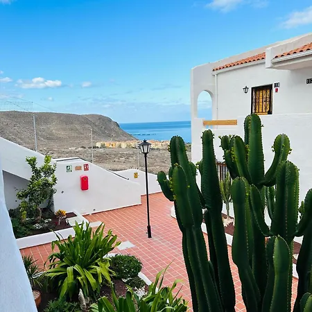 Sea View In Cristianos 公寓 *